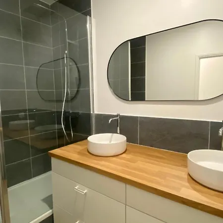 Spacious Flat Near Grands Boulevards 6p 아파트 파리