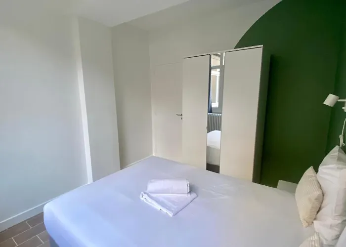 Daire Spacious Flat Near Grands Boulevards 6p Paris